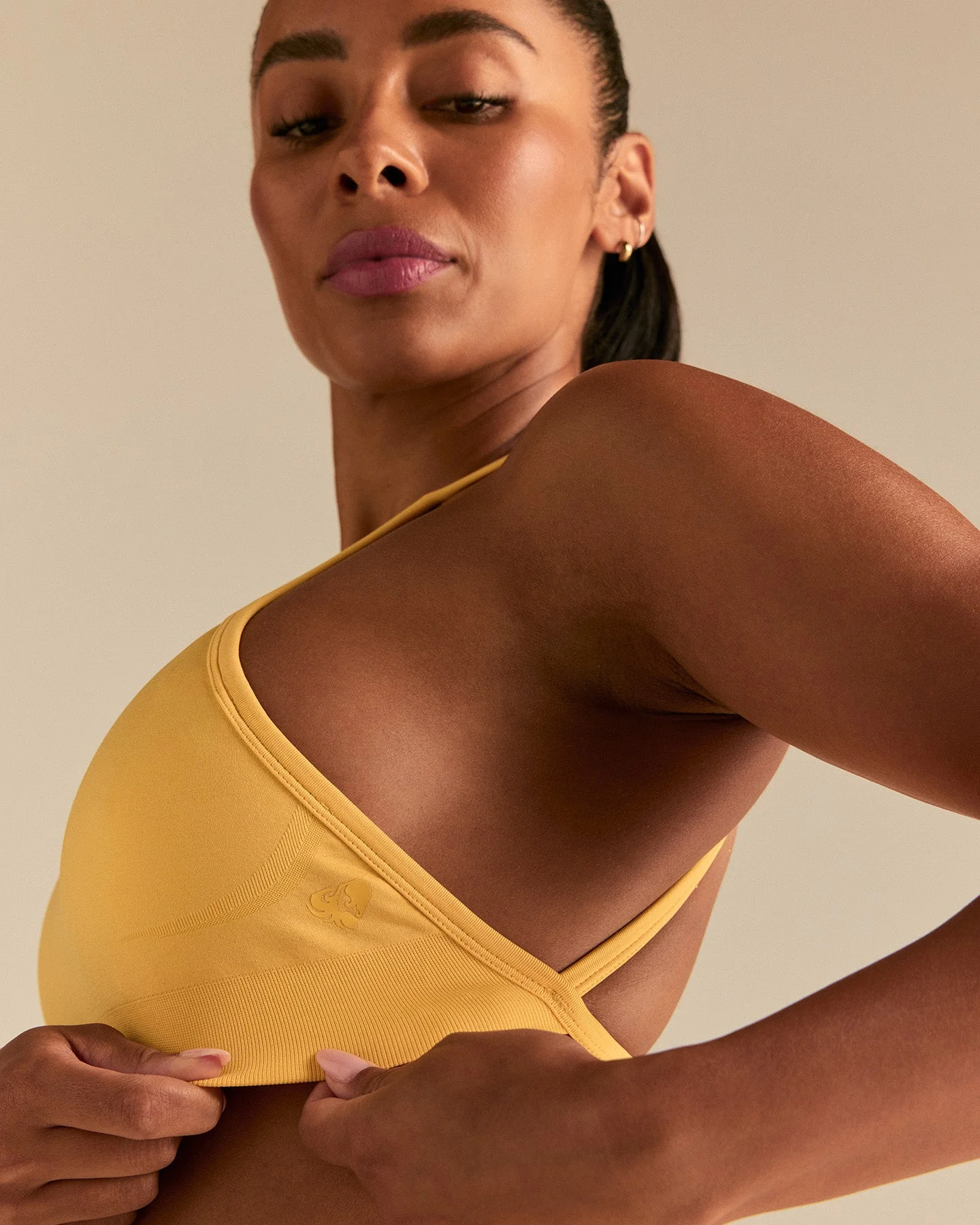 Define 2.0 High Neck Backless Bra | Mango - Image 2