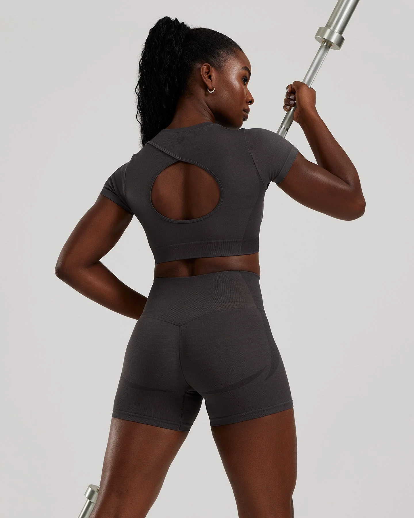 Motion Seamless Short Sleeve Crop Top | Graphite - Image 2